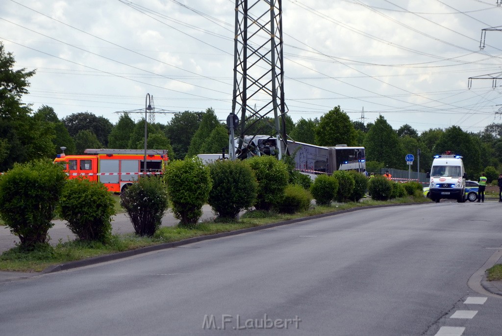 Schwerer Bus Unfall Koeln Porz Gremberghoven Neuenhofstr P287.JPG - Miklos Laubert